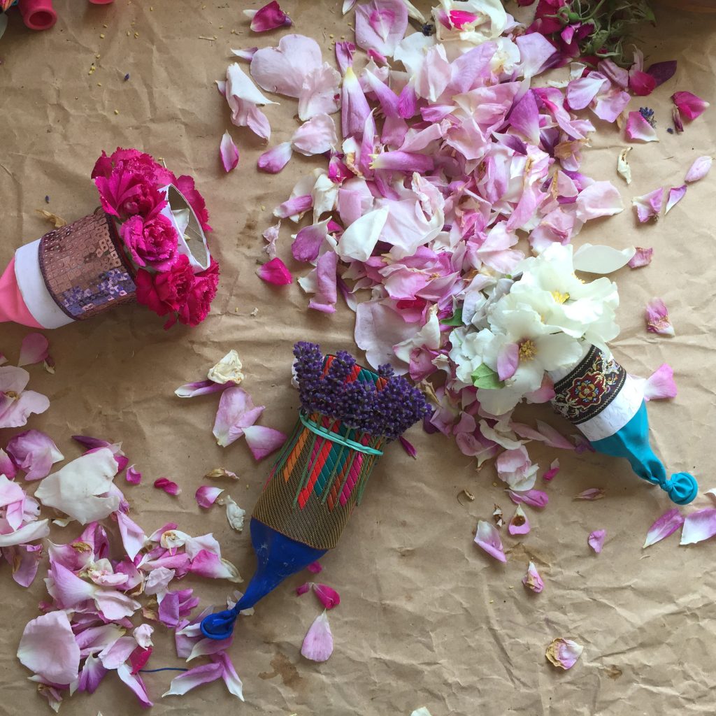 biodegradable party flower_petal_nature_confetti_poppers_made _from_toilet_rolls_DIY_for_weddings_and_parties