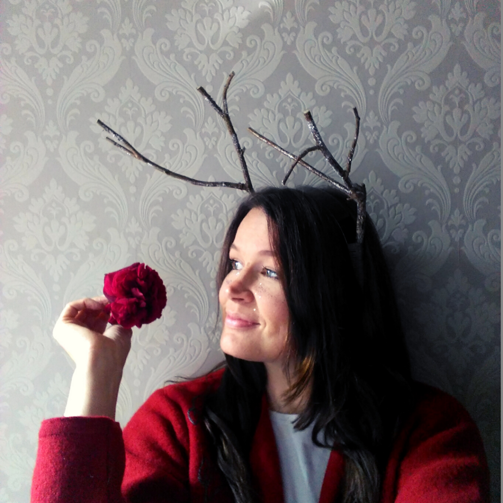 blogger ulla lake wearing an antlers headband and a rose