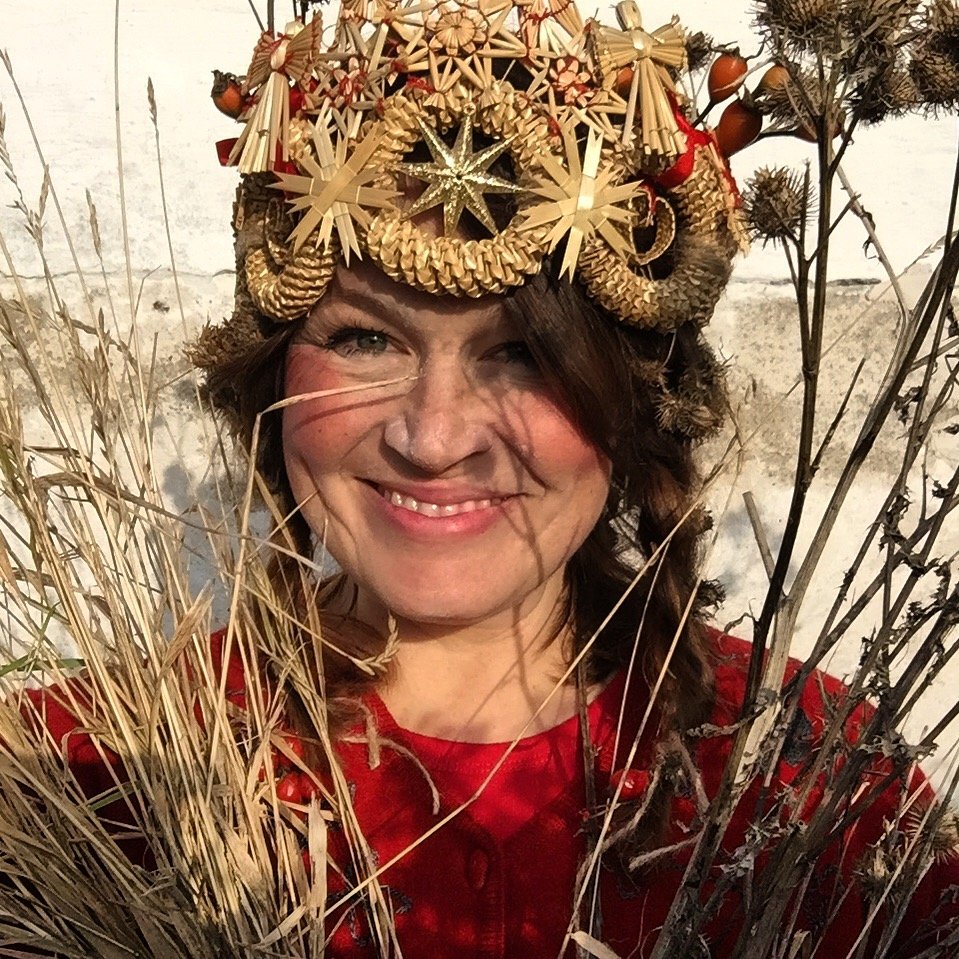 make easy headband crafts for adults and kids with recycled christmas straw decorations simple nature play craft diy