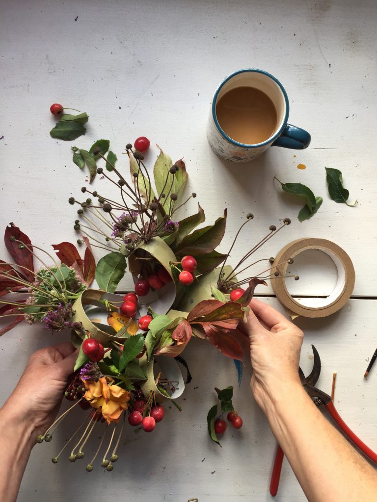 making a floral fascinator from a pizza box was definately an uplifting fall craft - im going to use it as a halloween costume!